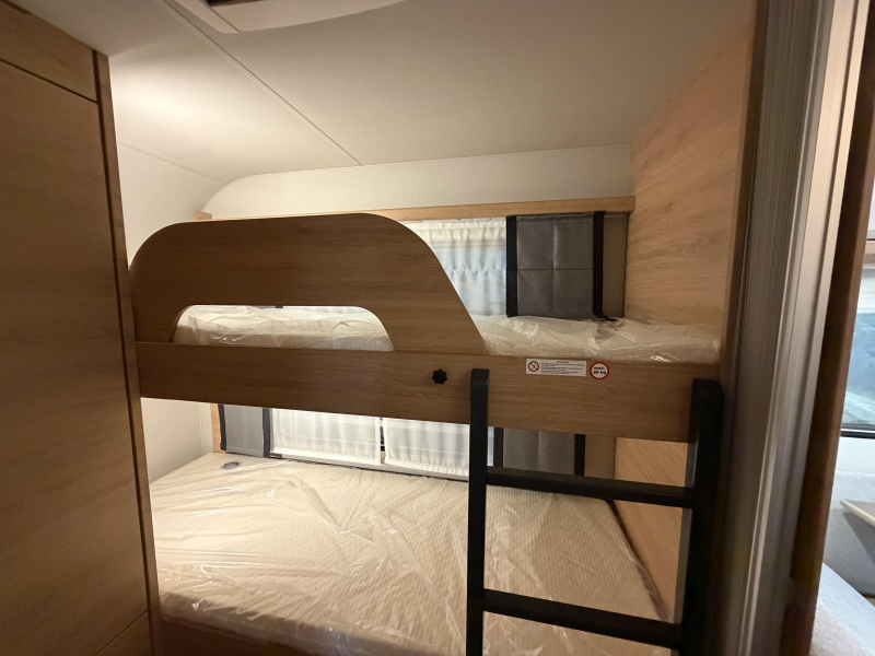 Knaus Sudwind Black Selection 500 QDK stapelbed / dwarsbed  foto: 17