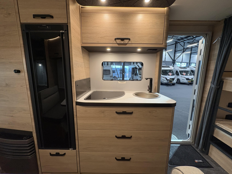 Weinsberg CaraOne Edition HOT 480 QDK stapelbed / dwarsbed  foto: 12