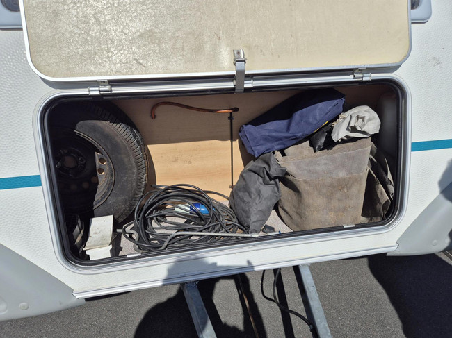 Eifelland 550TKM Stapelbed + treinzit + voortent. 5 pers.