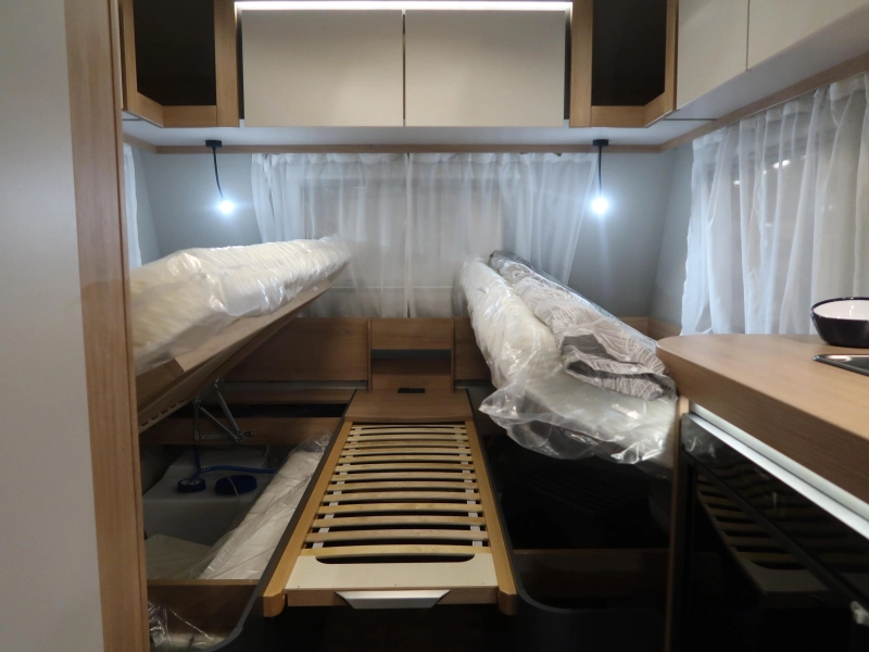 Knaus Sport 460 EU ENKELE BEDDEN / RUIME ZIT  foto: 9