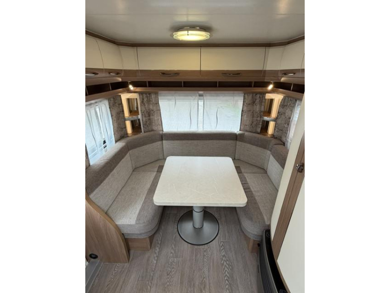 Hobby De Luxe 540 UFF Incl. Mover en Airco  foto: 19