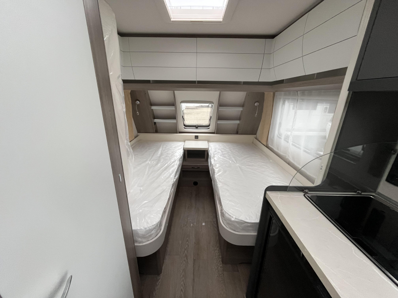 Hobby On Tour 460 DL 1500kg - bedverbreding  foto: 7