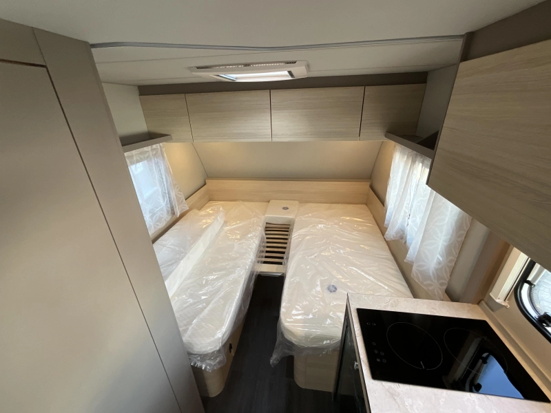 Weinsberg CaraCito 470 EU ENKELE BEDDEN-AIRCO-MOVER 