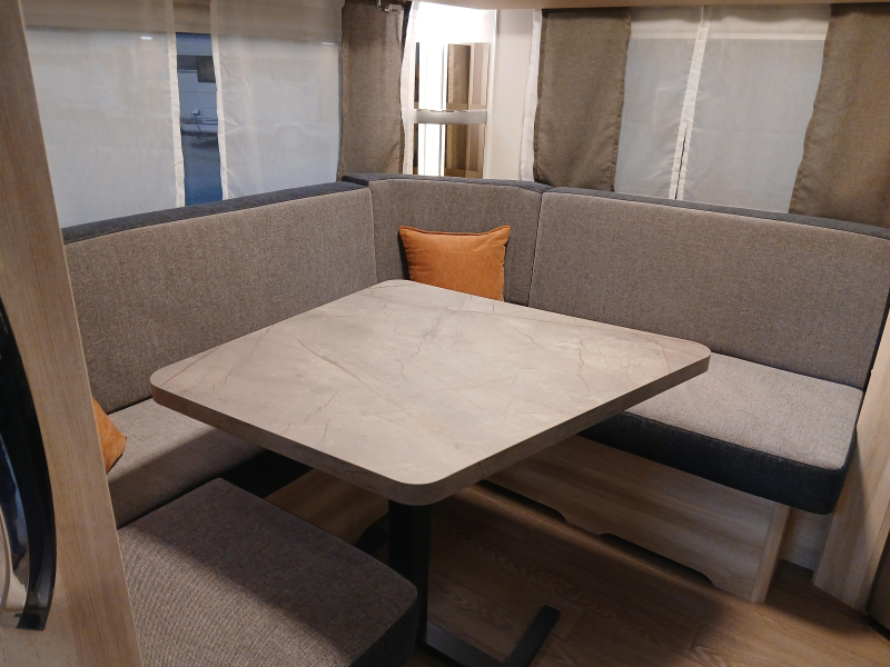 Hobby De Luxe 495 UL 