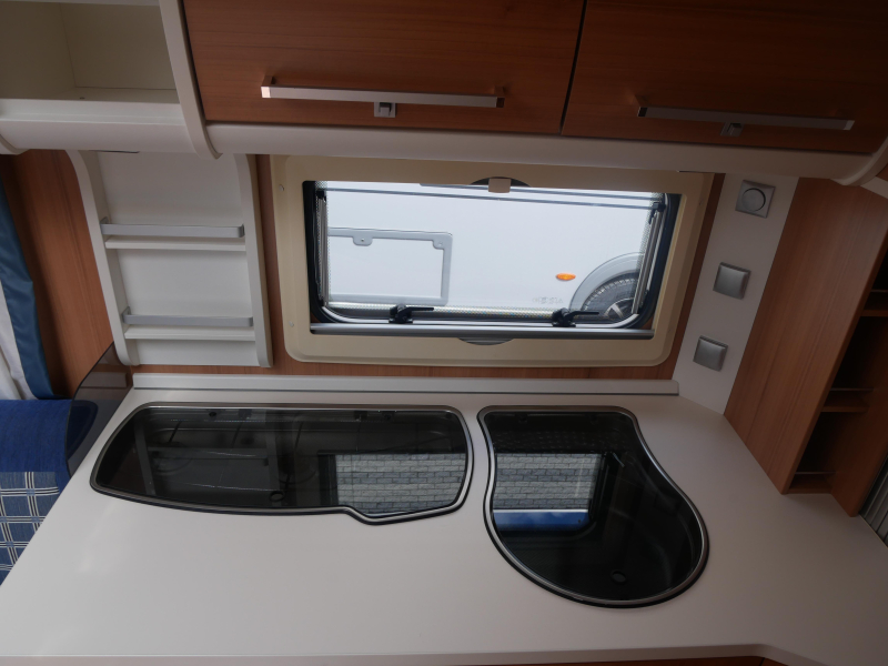 Knaus Sudwind 500 FU Voortent + cassetteluifel  foto: 6