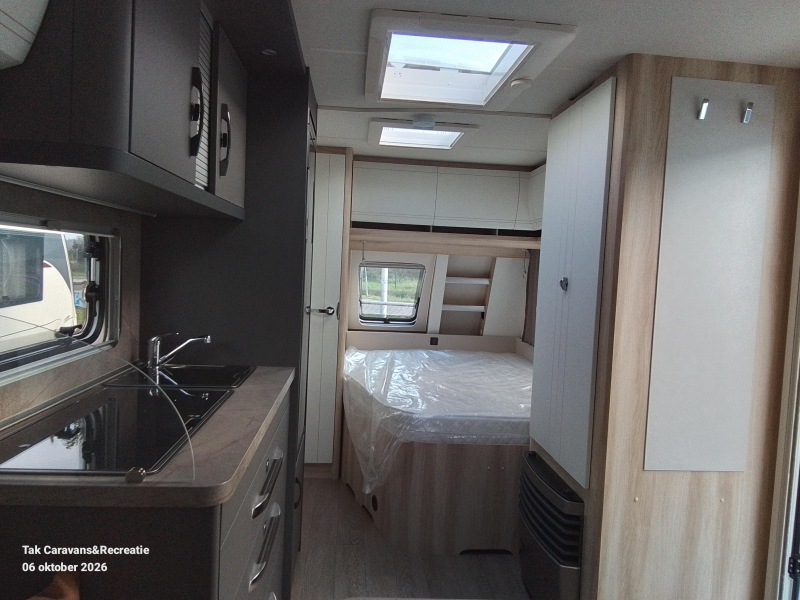 Hobby De Luxe 460 UFE Model 2027 frans bed  foto: 8