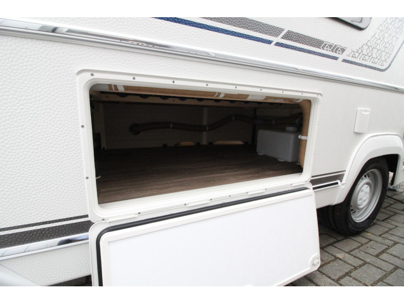 Fendt Bianco Activ 390 FHS Frans bed & hoge koelkast  foto: 19