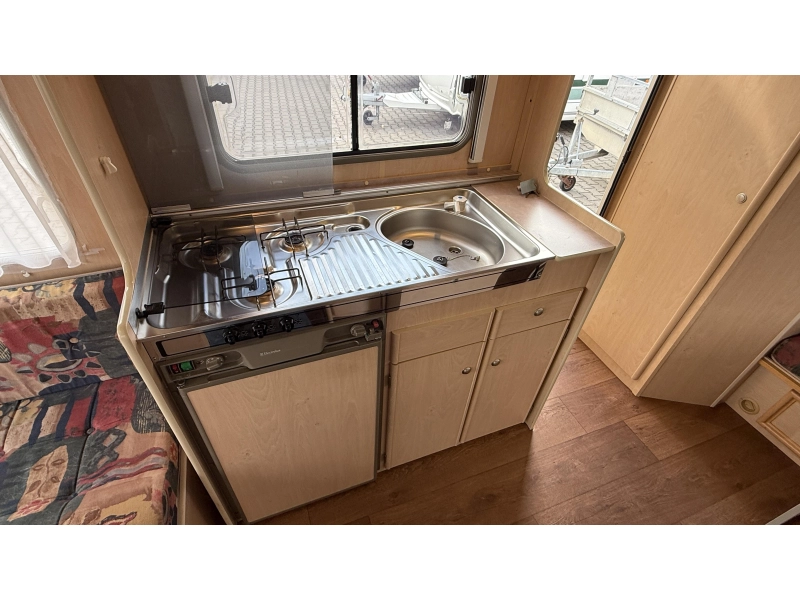 Beyerland Sprinter 430 TM 2x zitgroep vast toilet  foto: 7