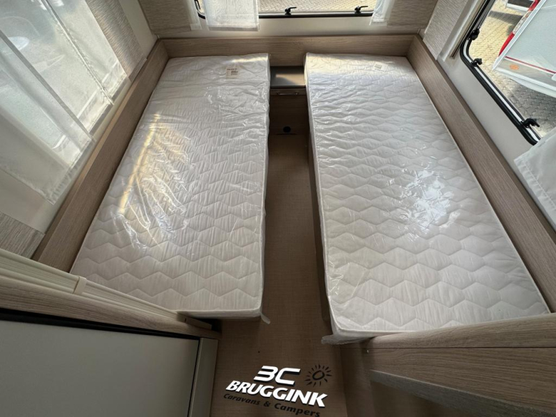 Bürstner Premio Limited 530 TL - ENKELE BEDDEN  foto: 7