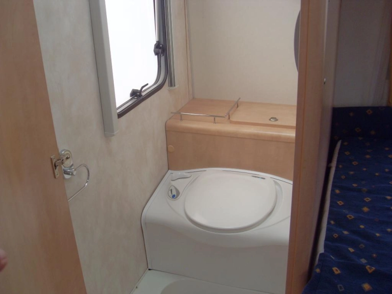 Kip Grey Line 47 TDB met Mover  foto: 15