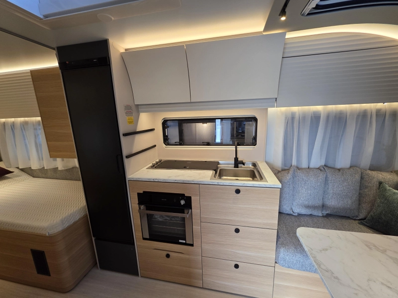 Adria Adora 572 UT Alde verwarming  foto: 8