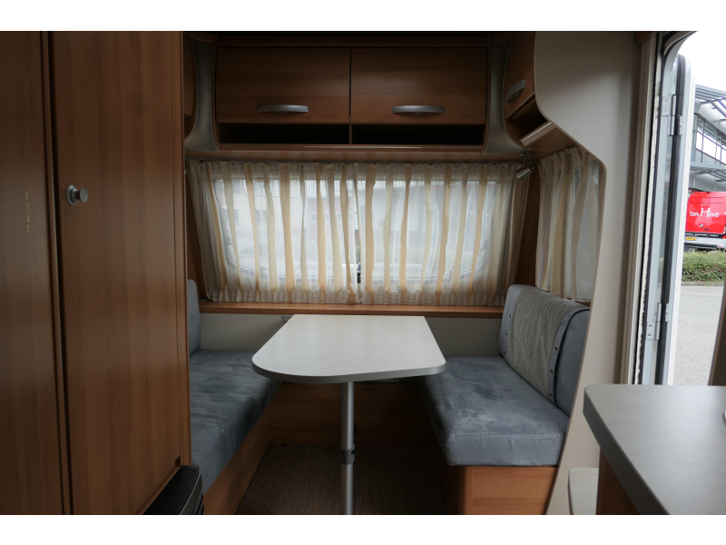 Eriba Nova Light 425 mover en voortent  foto: 12