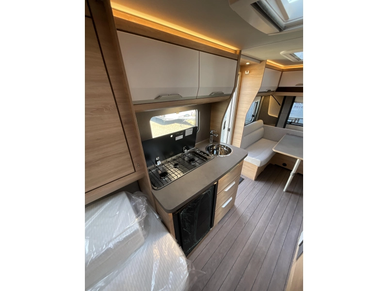 Knaus Sudwind Black Selection 460 EU ENKELE BEDDEN-DESIGN  foto: 12