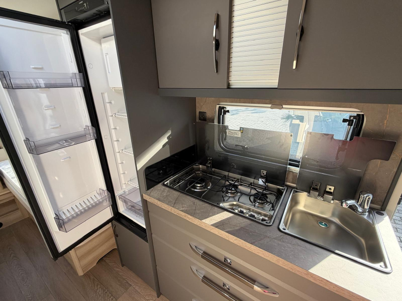 Hobby De Luxe 495 UL Met Thule luifel  foto: 14
