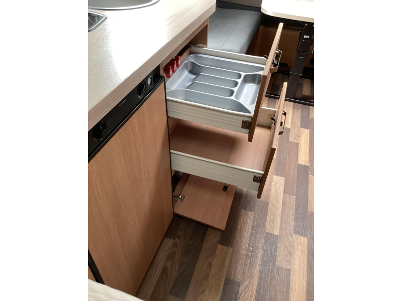 Knaus Sport 460 EU enkele bedden  foto: 13