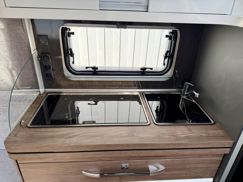 Hobby Excellent Edition 460 UFE Frans bed & rondzit!  foto: 17