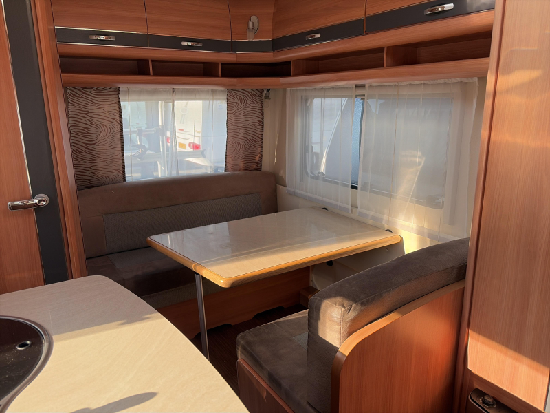 Hobby De Luxe 400 SF Voortent/Fietsdrager  foto: 5
