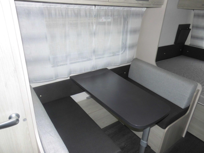 Caravelair Antares 400 Cassetteluifel. 