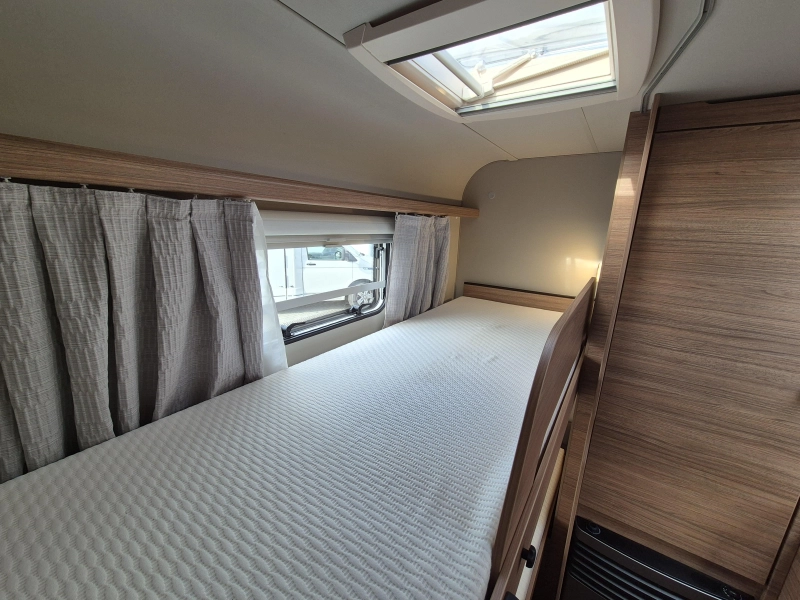 Weinsberg CaraOne Edition HOT 500 FDK Stapelbed  foto: 18