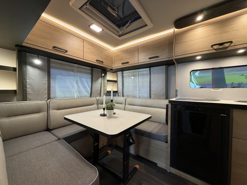 Weinsberg CaraOne Edition HOT 450 FU fransbed / rondzit  foto: 12