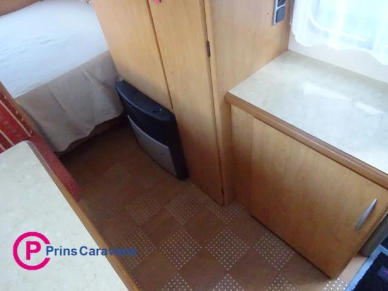 Caravelair Venicia 420 Met Dwars Bed en Treinzit  foto: 15