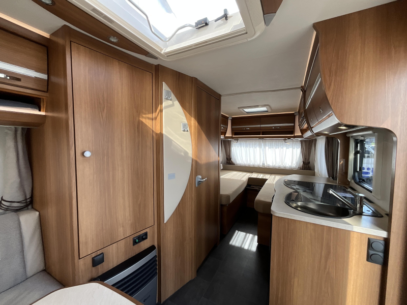 Dethleffs Nomad 470 ER ENKELE BEDDEN-NETJES  foto: 6