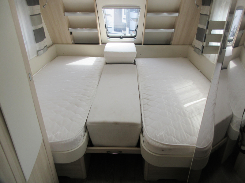Hobby De Luxe 495 UL MET VASTE LUIFEL EN MOVER 