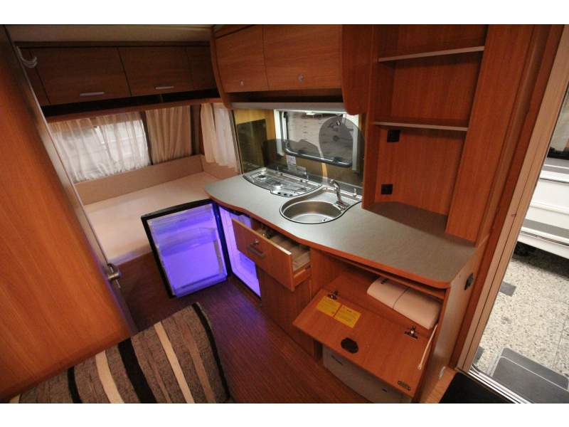 Knaus Sport Special 420 QD Voortent, Fietsenrek, LMV  foto: 12