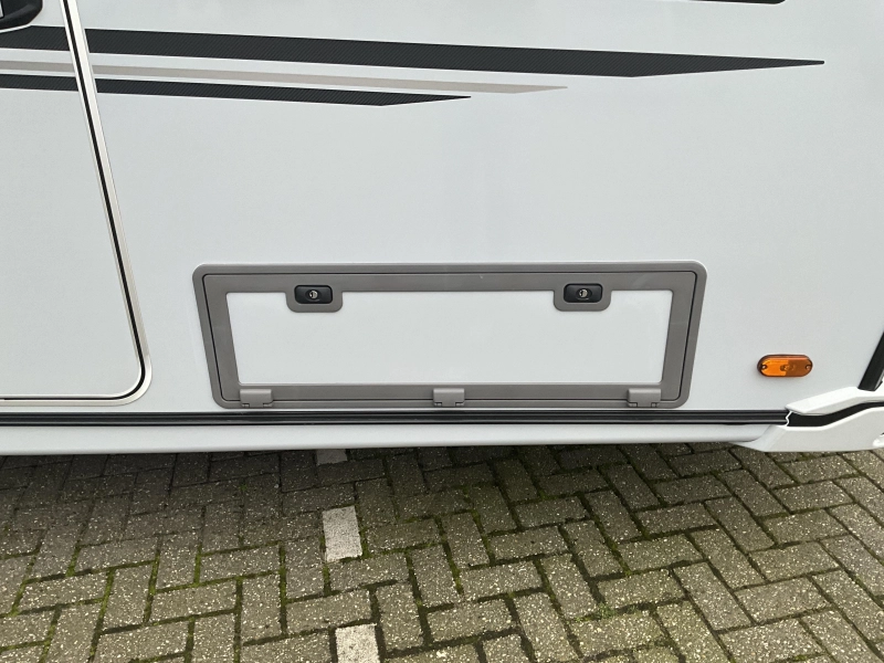 Knaus Sudwind Black Selection 540 UE ENKELE BEDDEN-XL KOELKAST  foto: 17