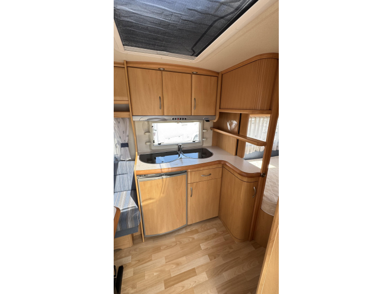 Hobby Excellent Easy 460 UFE - Voortent  foto: 6