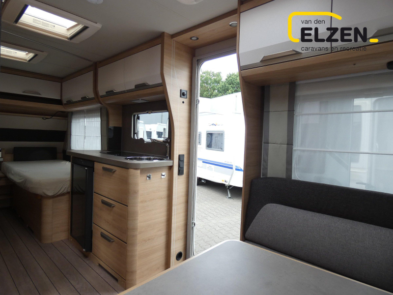 Knaus Sudwind 60 Years 500 EU mover, luifel, fietsendr.  foto: 11