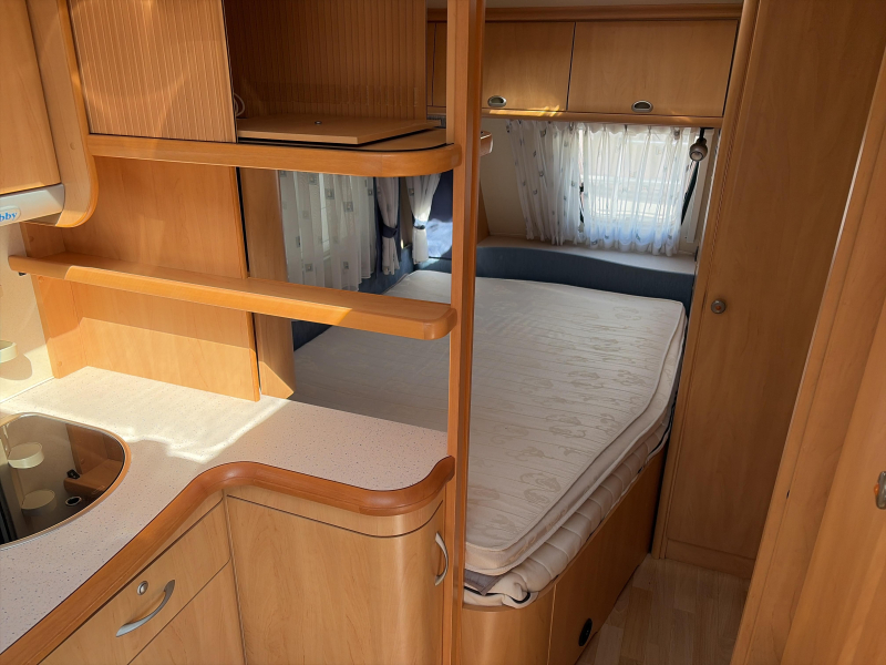 Hobby De Luxe 460 UFE Fietsendrager/Voortent 