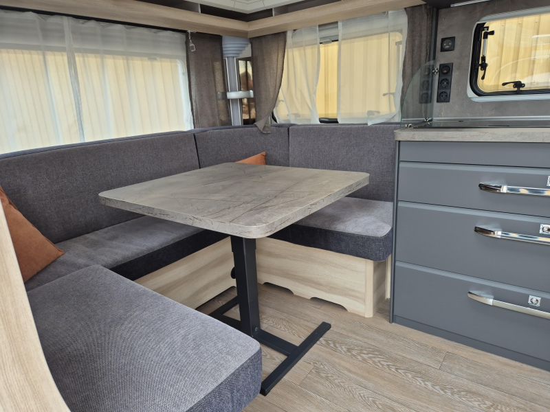 Hobby De Luxe 460 UFE 