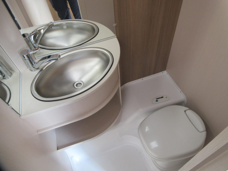 Dethleffs C'Joy Active 460 LE MET MOVER EN VOORTENT  foto: 11