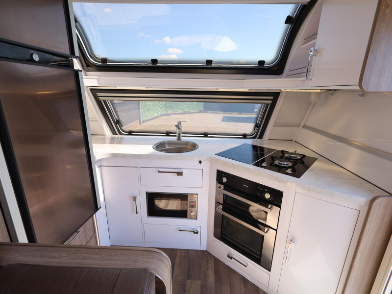 Kabe Imperial 740 TDL FK King Size o.a.dakairco levelsysteem  foto: 6
