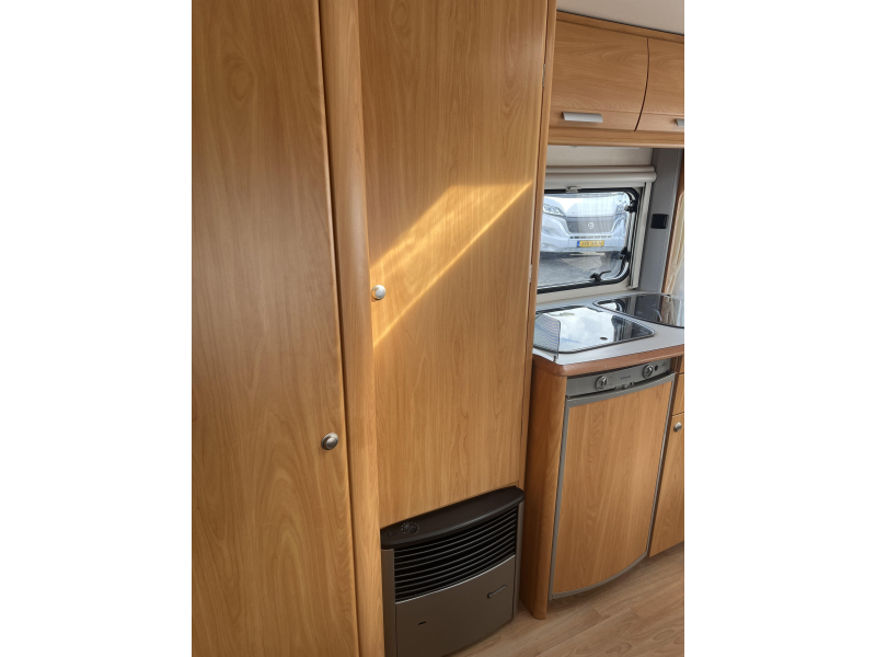 Chateau Calypso 480 KMD Stapelbed - Voortent  foto: 12