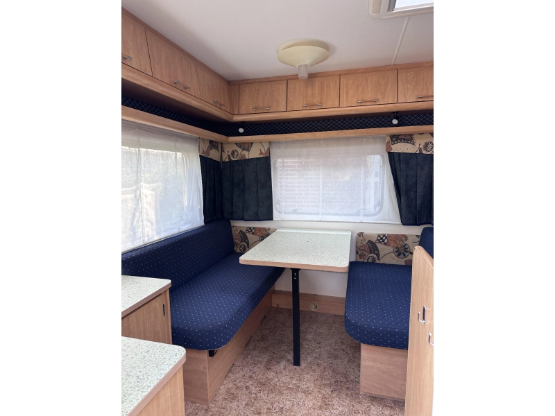 Bürstner Ventana Avantgarde 430 TN met nieuwe voortent  foto: 5