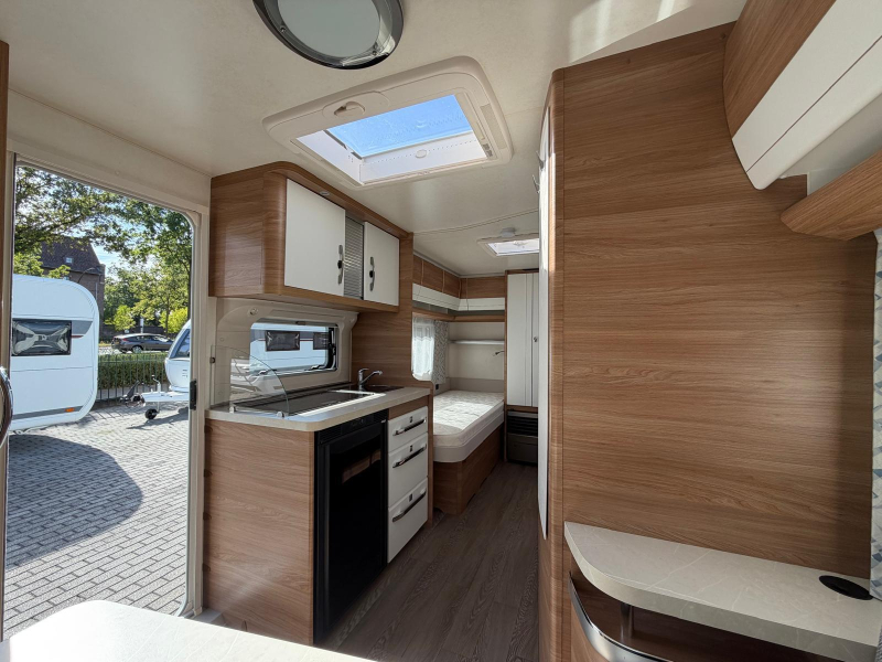 Hobby De Luxe 460 LU In NIEUWSTAAT!  foto: 7
