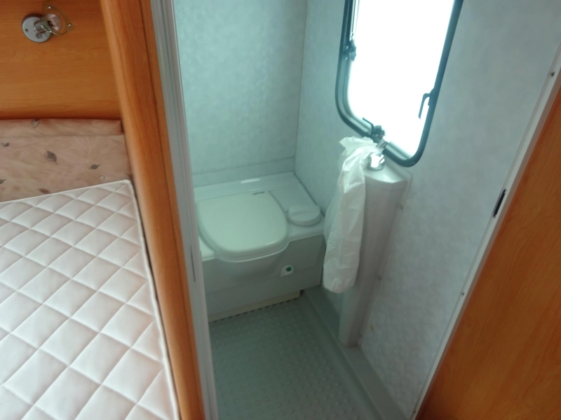 Adria Unica B 462 DP  foto: 18