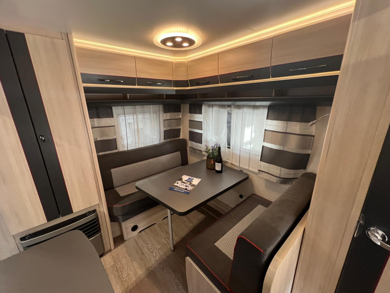 Hobby De Luxe Edition Silver 440 SF Mover, Fietsenrek, Luifel 