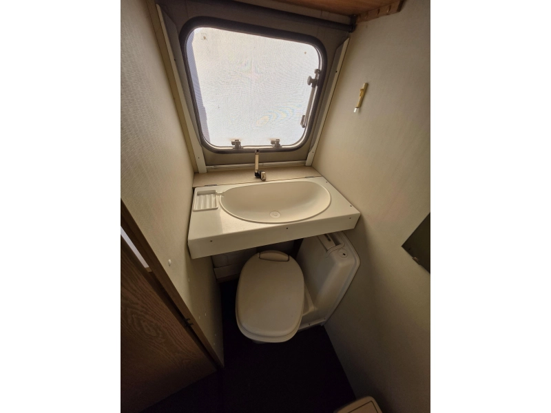 Kip Kompakt 420 EK Vaste toilet en voortent!  foto: 12