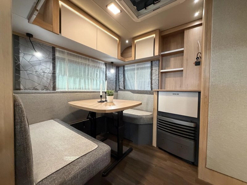 Knaus Sport 460 EU enkele bedden / dinette  foto: 19