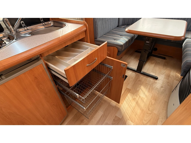 Hobby De luxe Easy 495 UL enkele bedden rondzit  foto: 9
