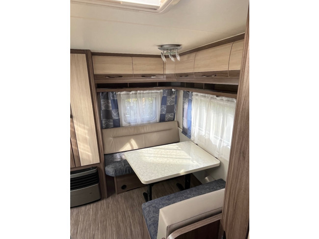 Hobby 440 Sf De Luxe topstaat! vast bed 2014 foto: 5