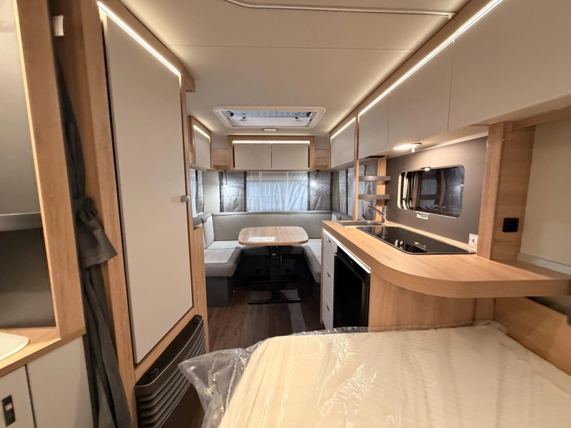 Knaus Sport 450 FU 1800 KG + Fransbed  foto: 11