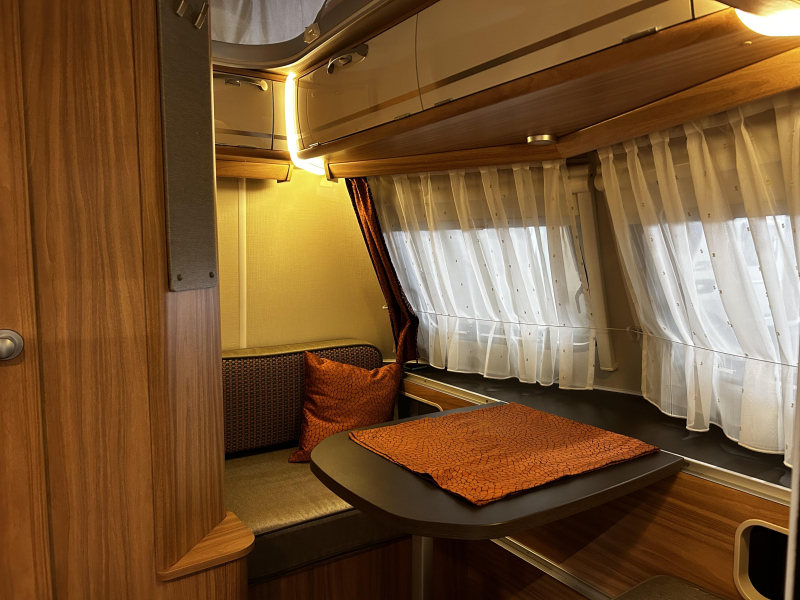 Eriba Touring Triton 430 Met Unico Verona luifel 