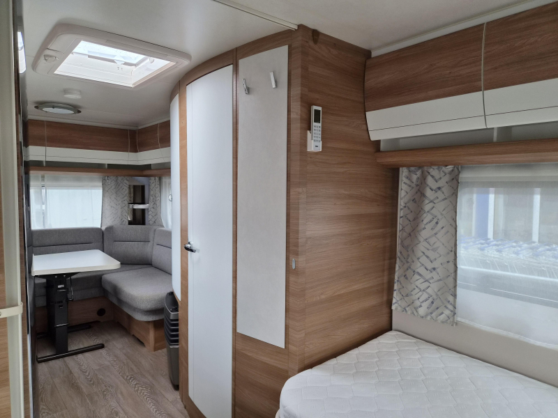 Hobby De Luxe 495 UL Enkele bedden-Mover-Airco  foto: 13
