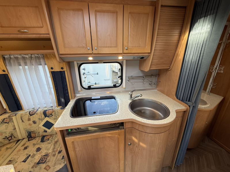 Bürstner Amara 450 TS FRANSBED RONDZIT VOORTENT  foto: 10