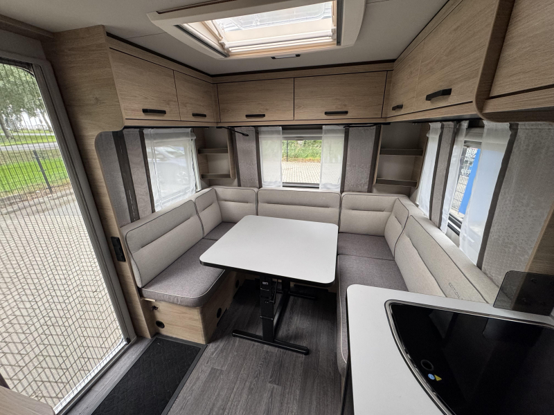 Weinsberg CaraOne Edition HOT 450 FU incl Mover en deel tent  foto: 2