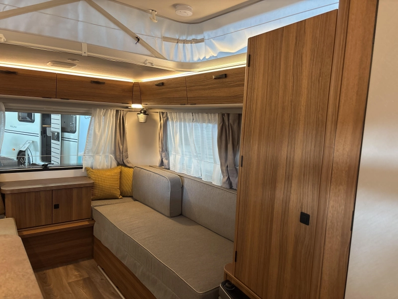 Eriba Touring 540 Legend Hampton Zilver  foto: 7